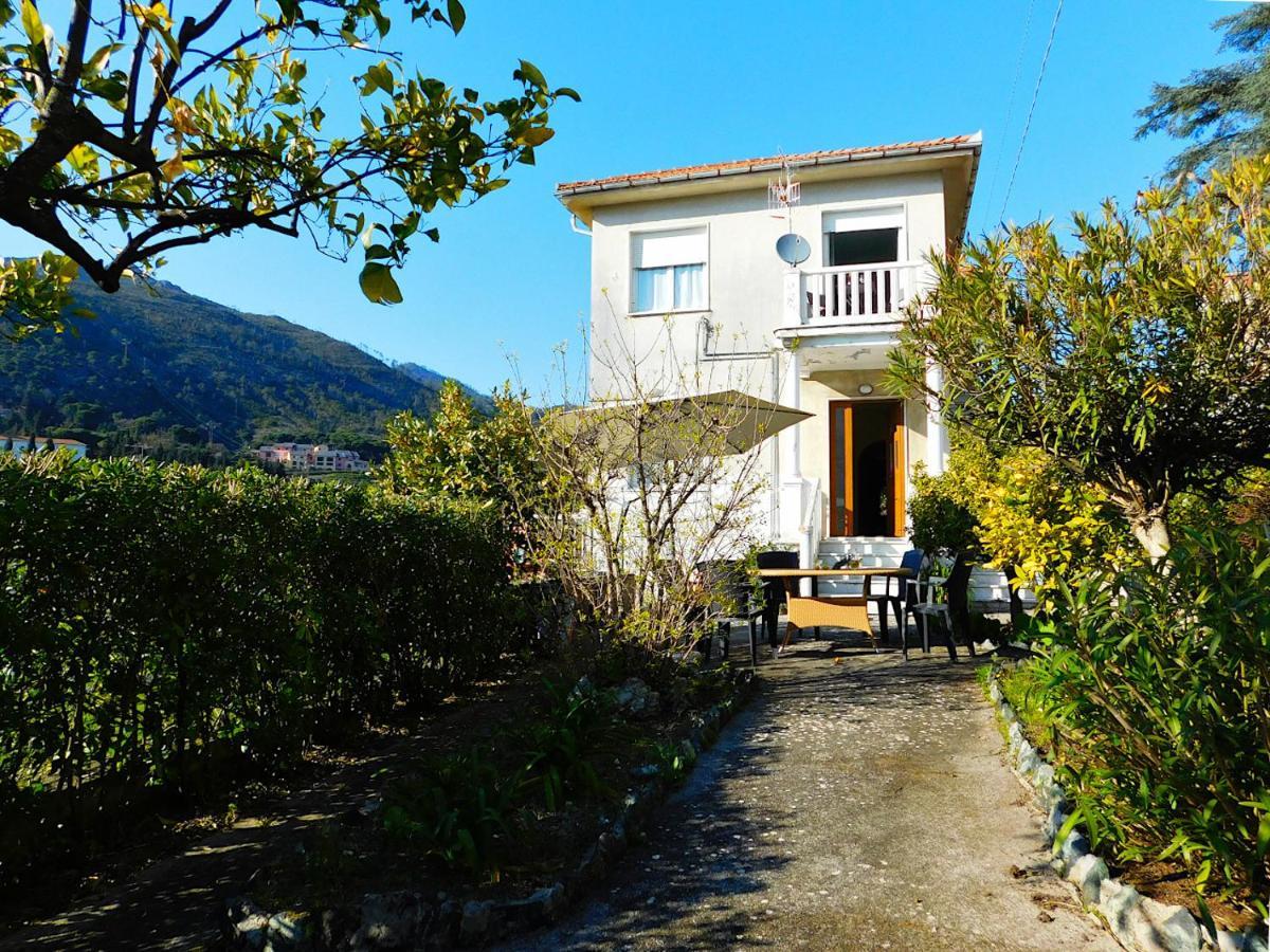 Vacanze In Villa, Леванто Екстериор снимка